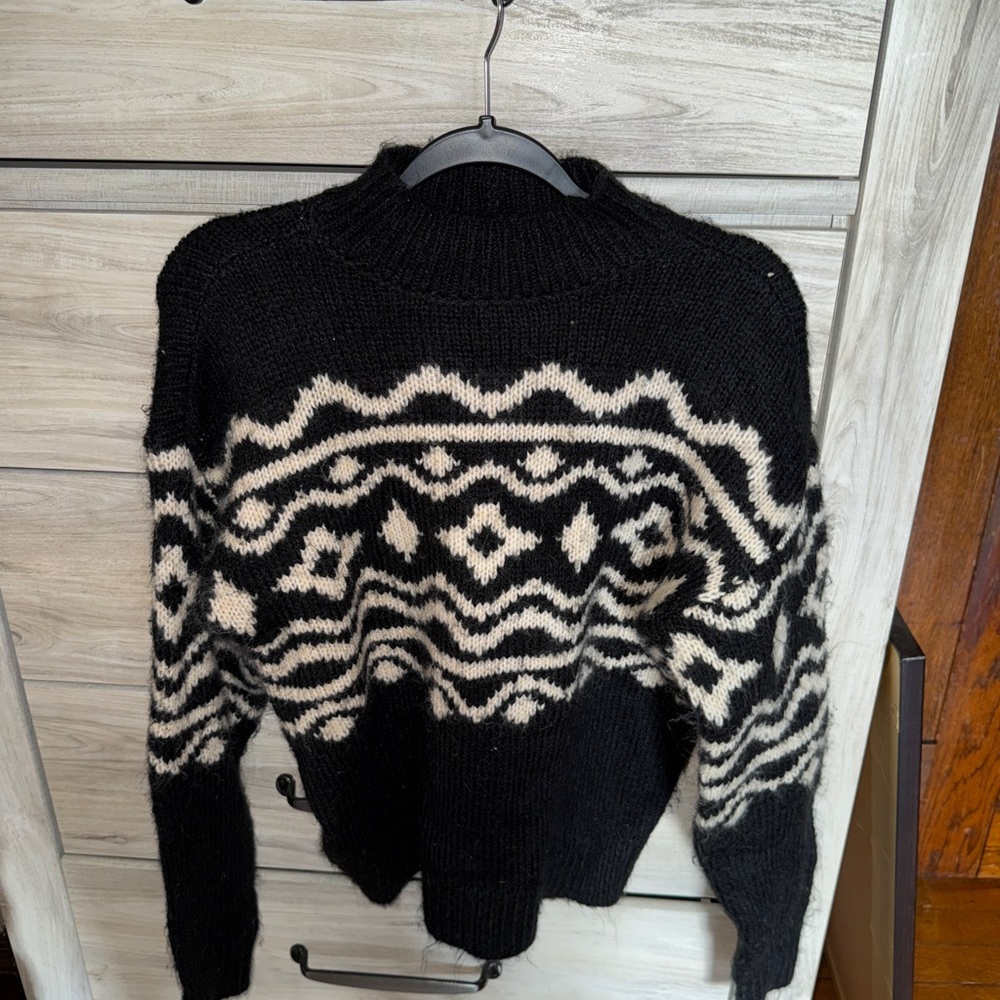 American Eagle Outfitters Black and White Sweater